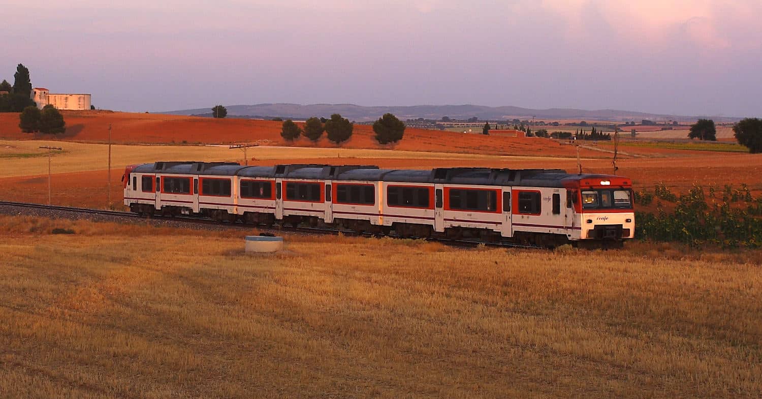 Renfe podría comprar trenes duales para Media Distancia