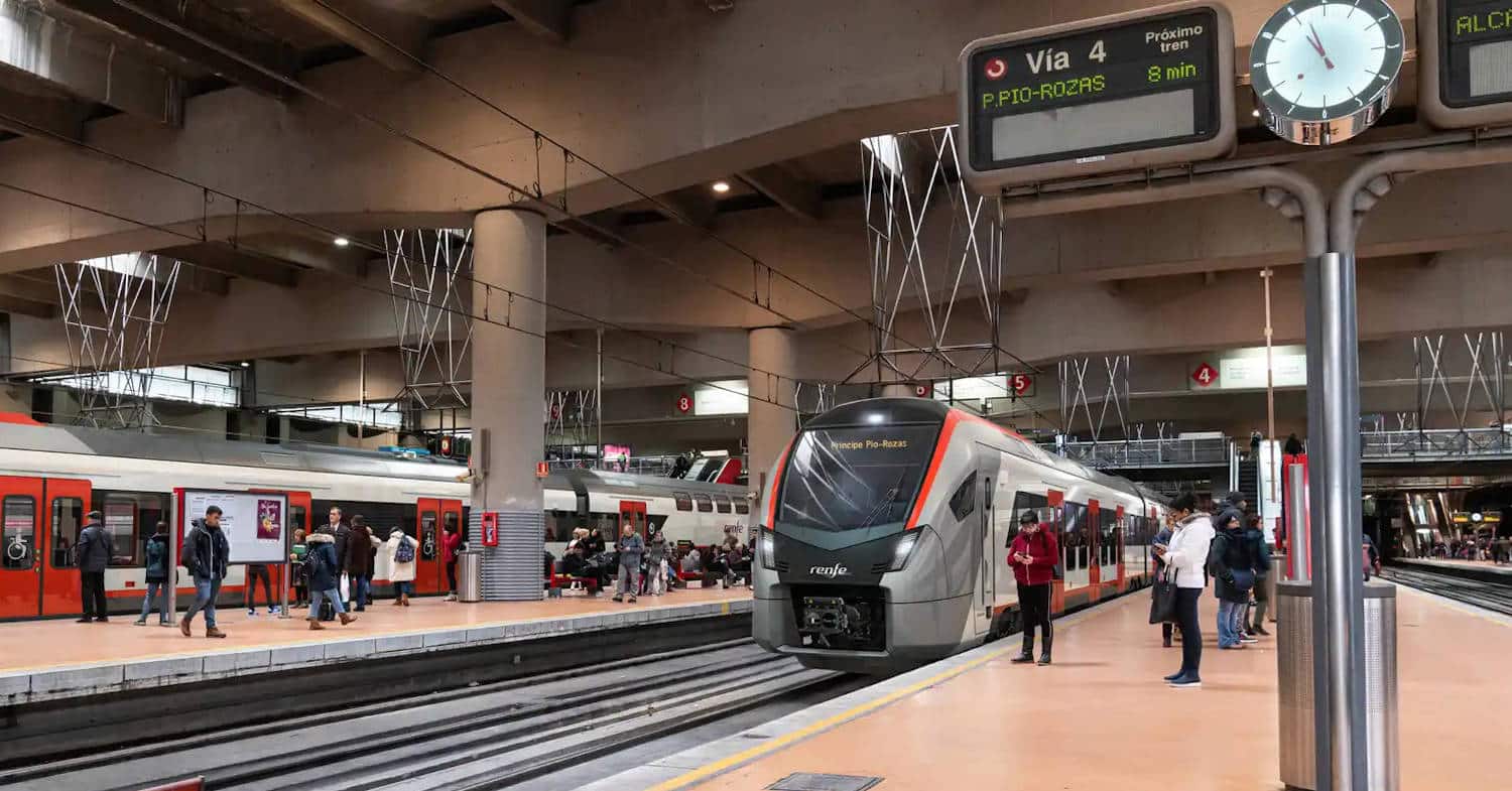 Stadler encarga a ABB equipos de tracción y baterías para los 59 trenes de cercanías