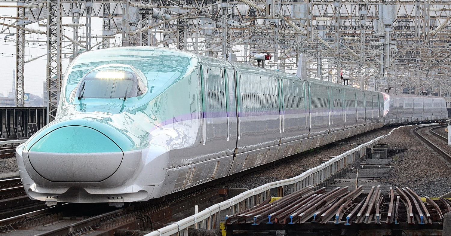 Un tren bala de JR East descarrila durante el terremoto de Fukushima
