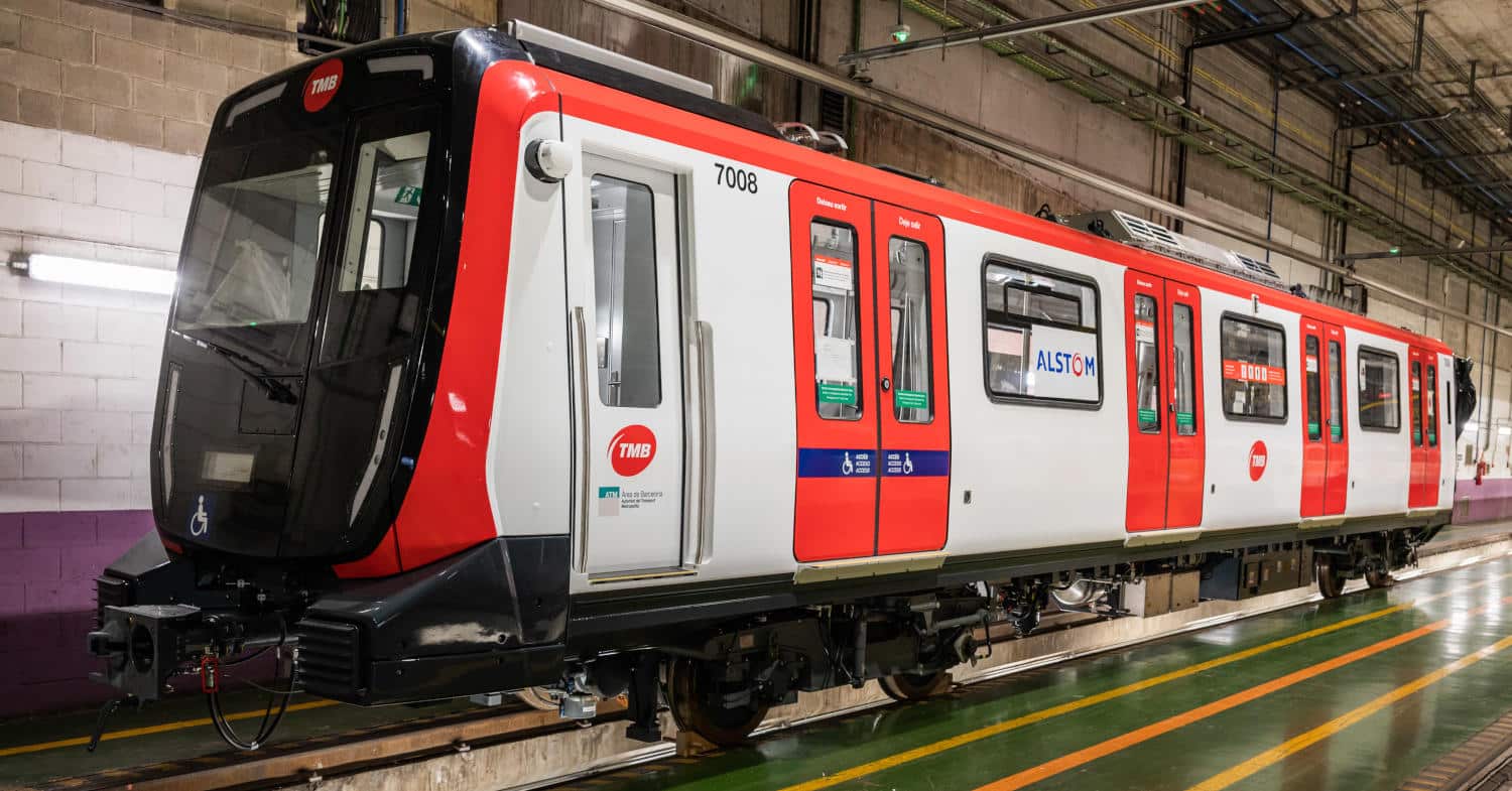 TMB recibe el primer tren de la serie 7000 del metro de Barcelona