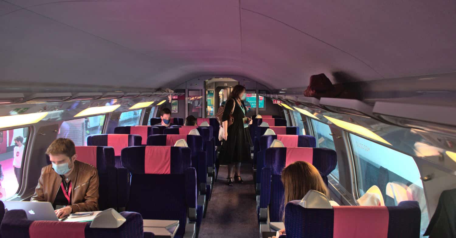 400 viajeros de Ouigo se quedan tirados en Madrid y Barcelona por la avería de un tren