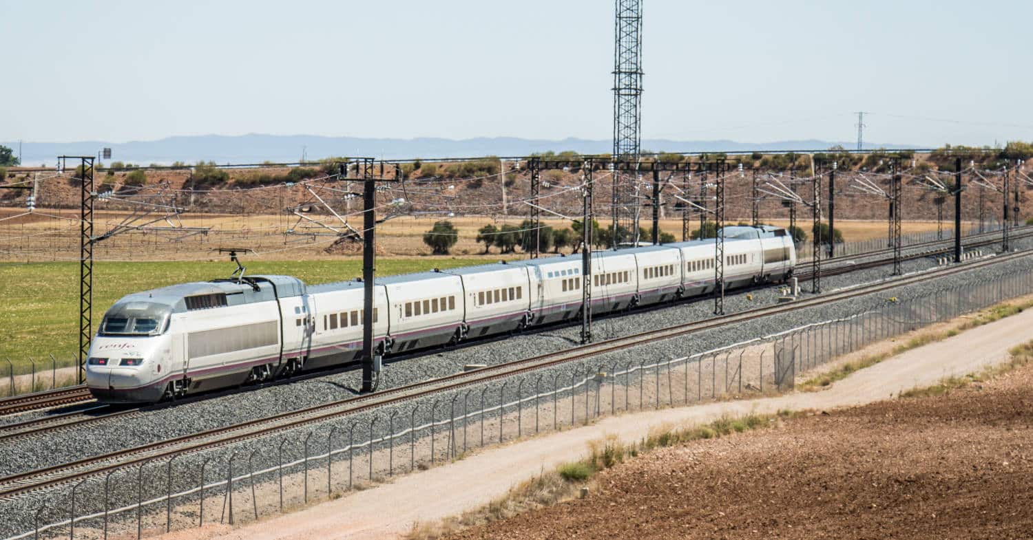 Los AVE Madrid-Alicante seguirán saliendo de Atocha hasta septiembre
