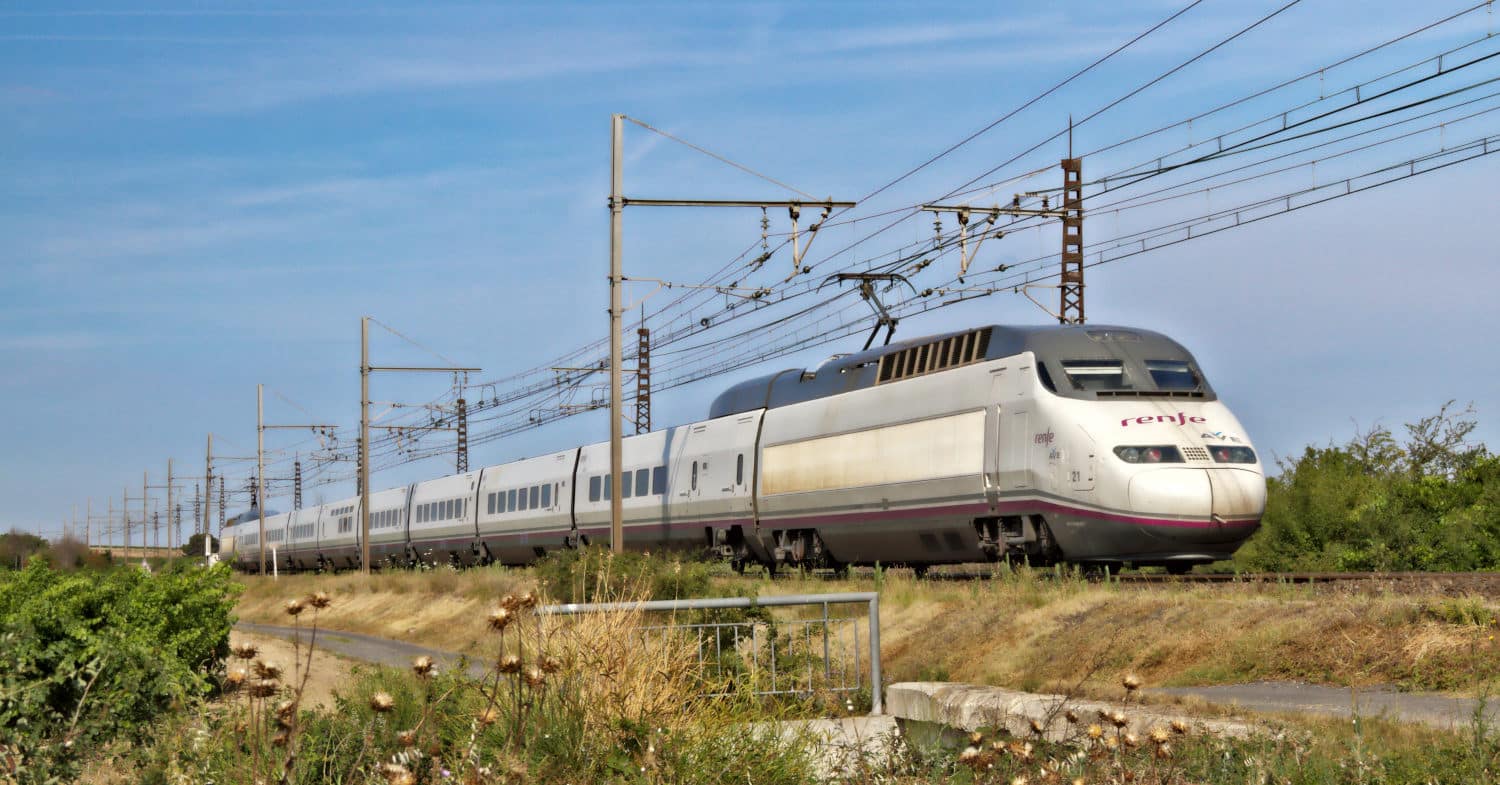 Renfe busca 13 maquinistas bilingües español-francés