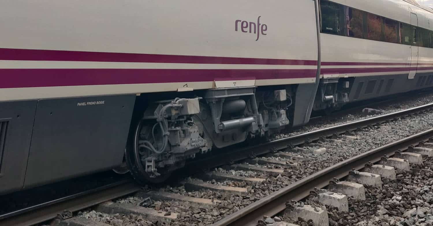 Un tren Alvia Bilbao-Madrid de Renfe descarrila en Artomaña