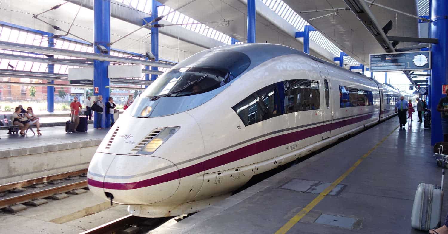 El robo de cable interrumpe el tráfico en la LAV Madrid-Barcelona-Figueras durante varias horas