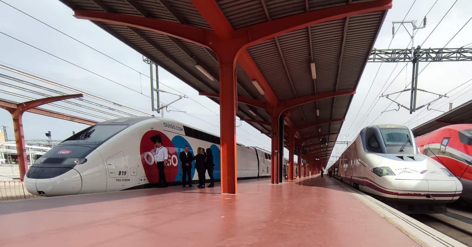 Adif AV negocia con Renfe y Ouigo reducir sus surcos hasta 2024