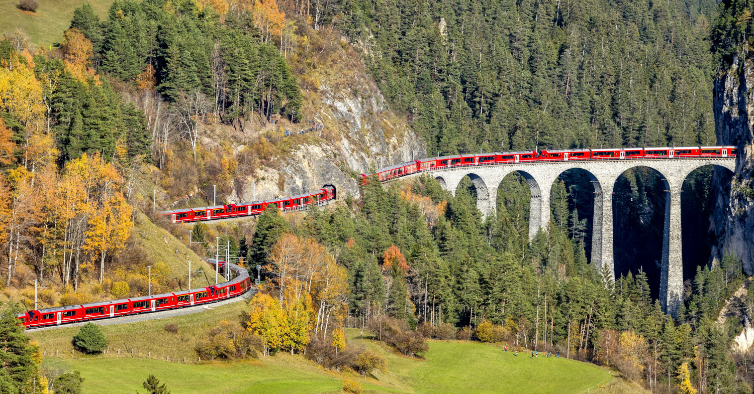 Circula en el Ferrocarril Rético el tren de viajeros más largo del mundo