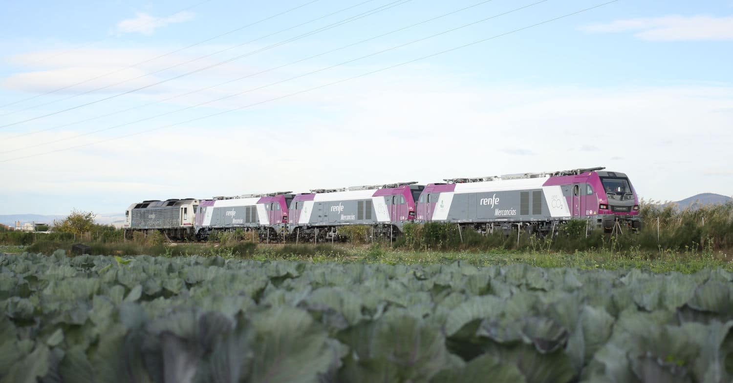 Las primeras locomotoras de la serie 256 de Renfe salen de Albuixech