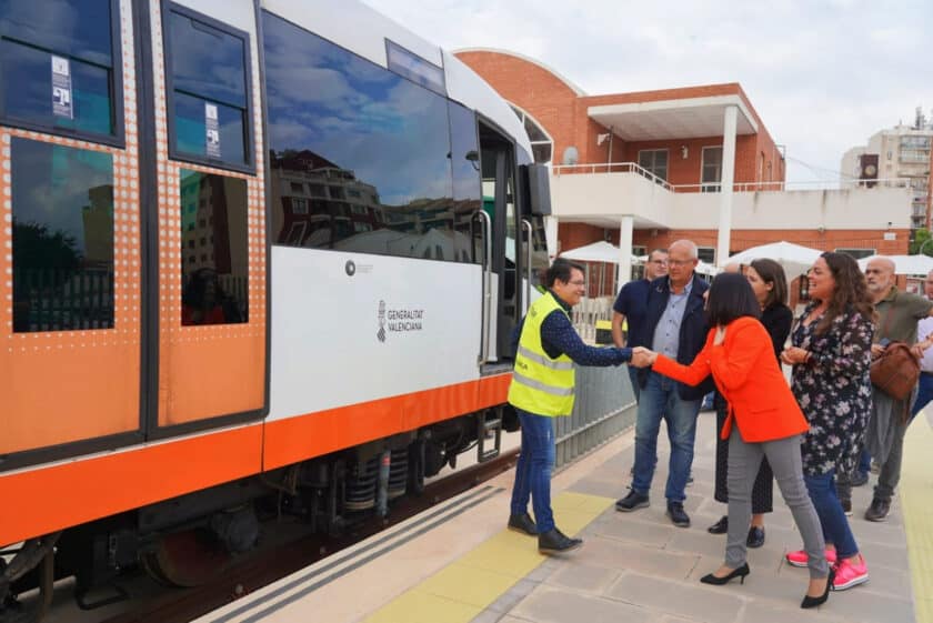 Unidad 2503-2504 de la línea 9 del TRAM de Alicante en los andenes de Denia durante las primeras pruebas del tramo Gata de Gorgos-Denia. © GVA.