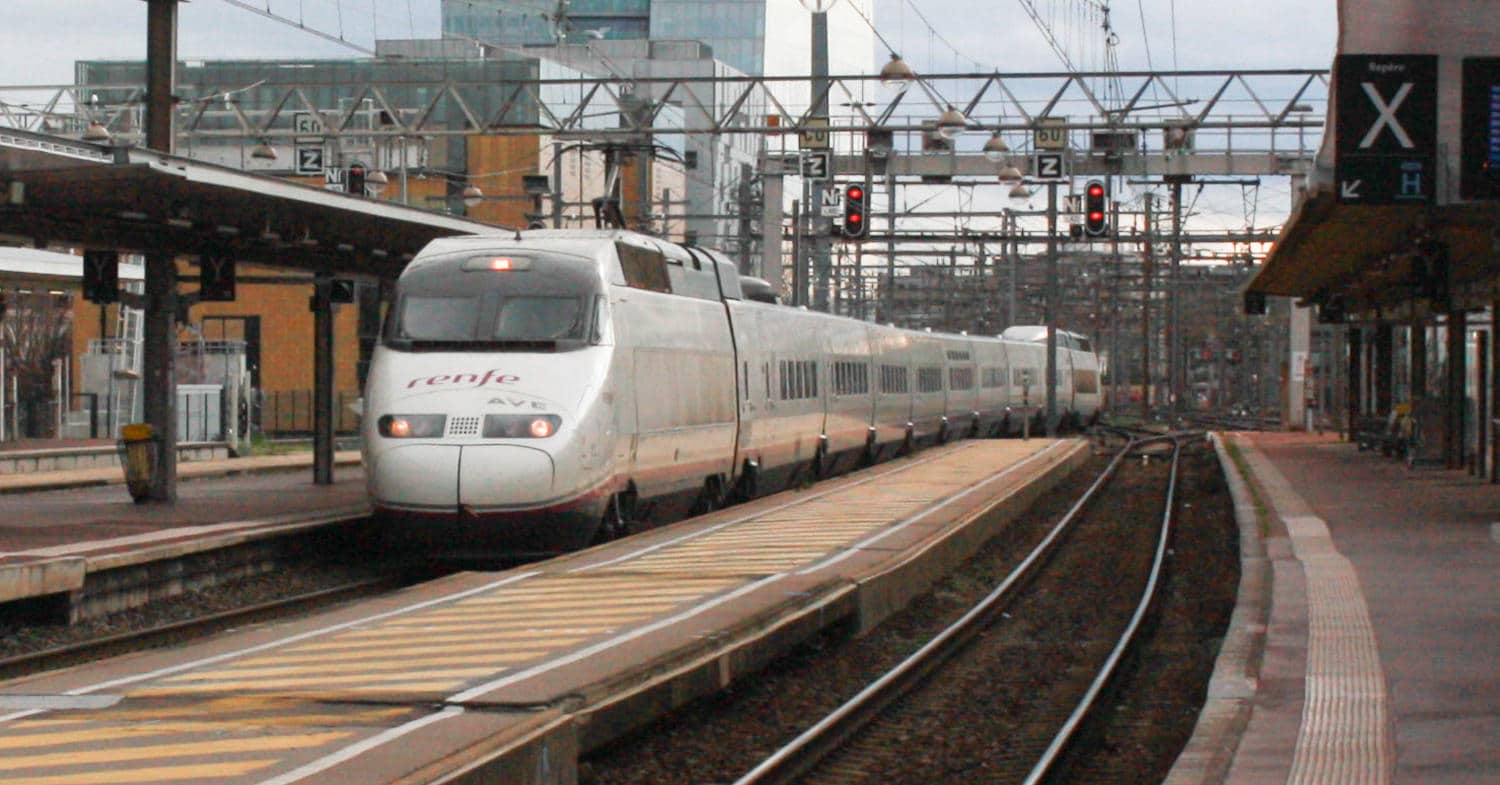 Llega a Lyon el primer AVE operado 100% por Renfe