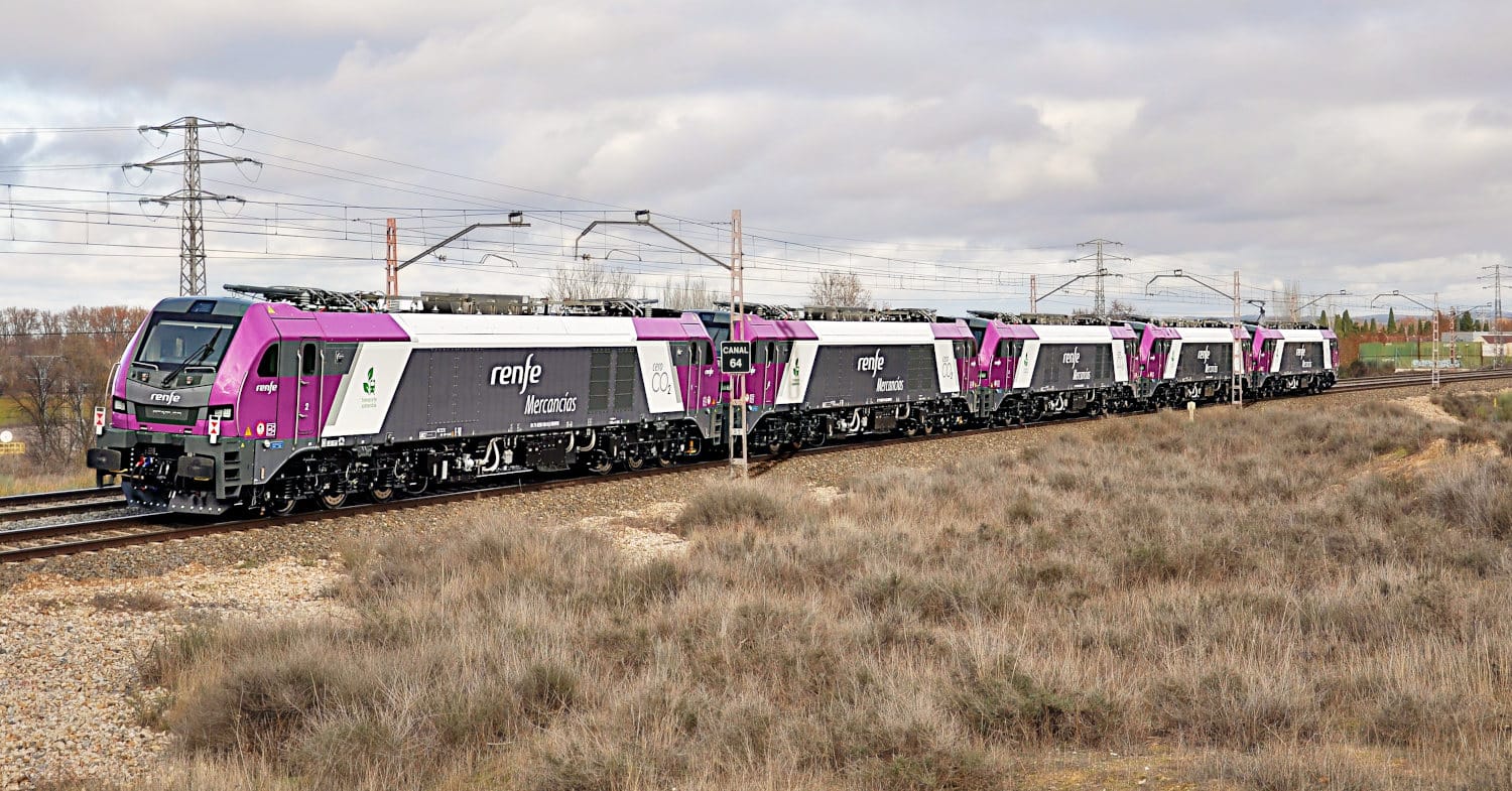 Renfe recibe sus primeras 6 locomotoras de la serie 256