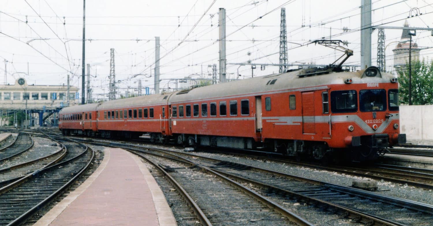 La FFE y Renfe impulsan un tren turístico en León con la UT 432-012