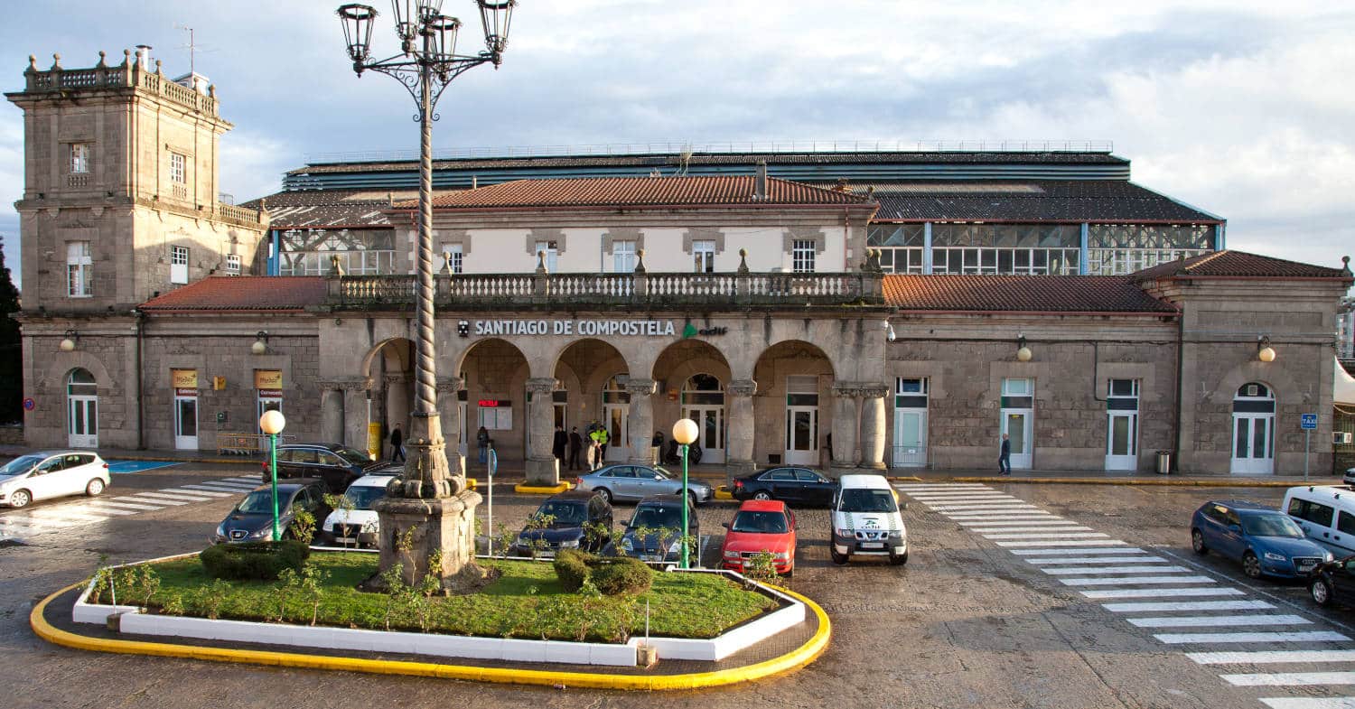 Adif instalará puntos de carga de vehículos eléctricos en 80 estaciones