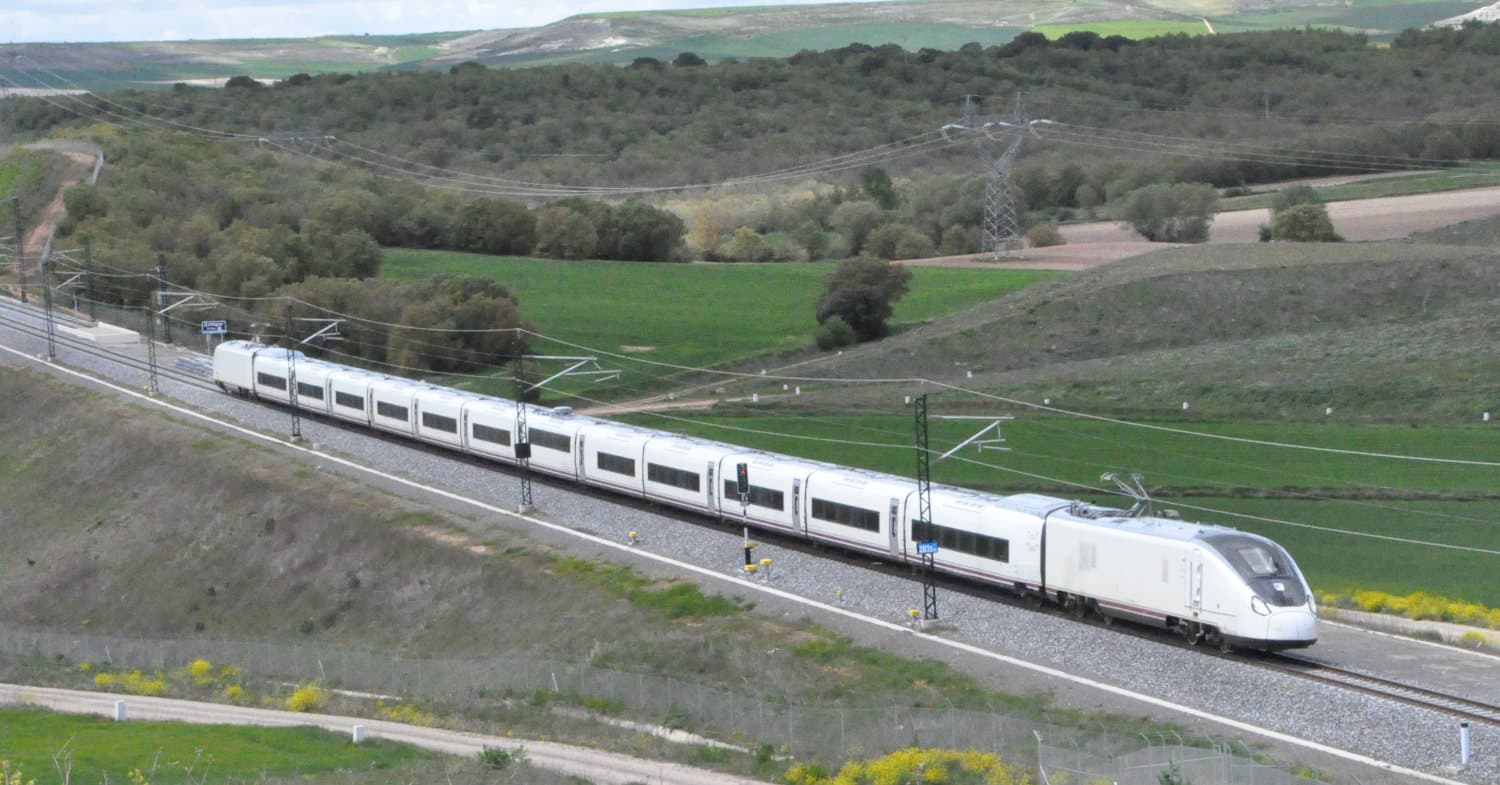 Talgo retrasa a noviembre la entrega de los Avril a Renfe