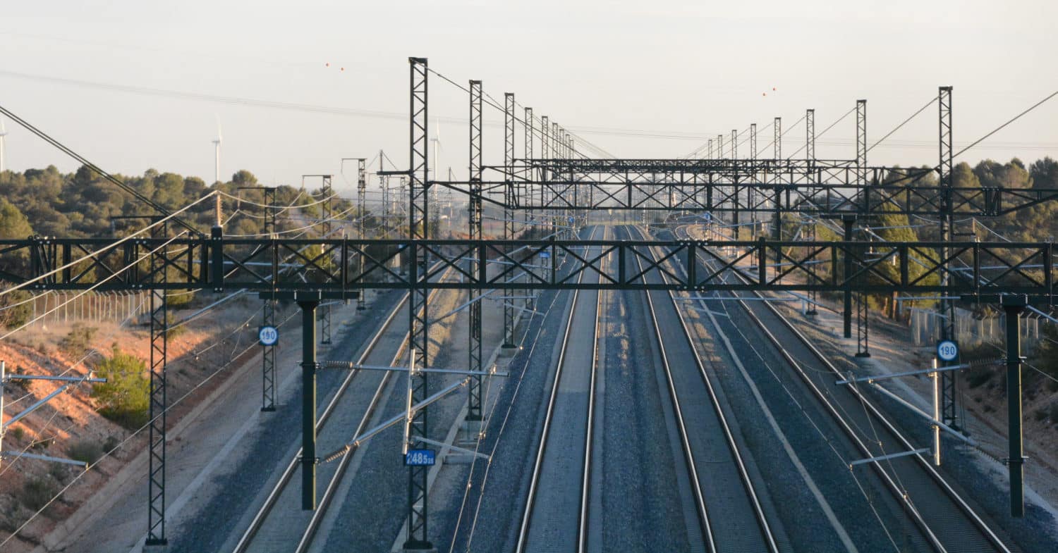 Adif propone congelar los cánones y aumentar la bonificación en la LAV Madrid-Barcelona en 2024
