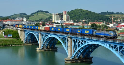 Adria Transport train with containers from Tailwind Shipping Lines, LIDL's shipping company. NELSO SILVA.