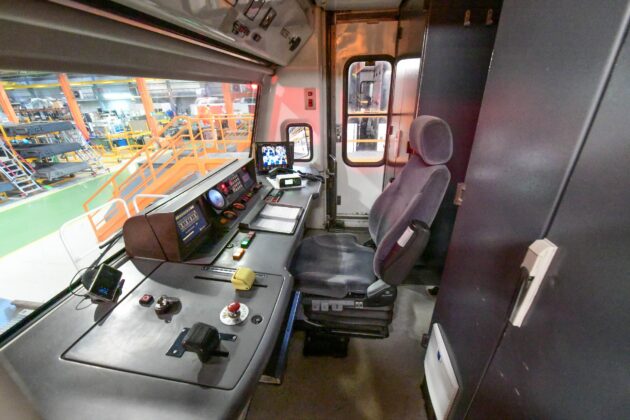 Cabina del prototipo de la reforma de la serie 112 © FGC.