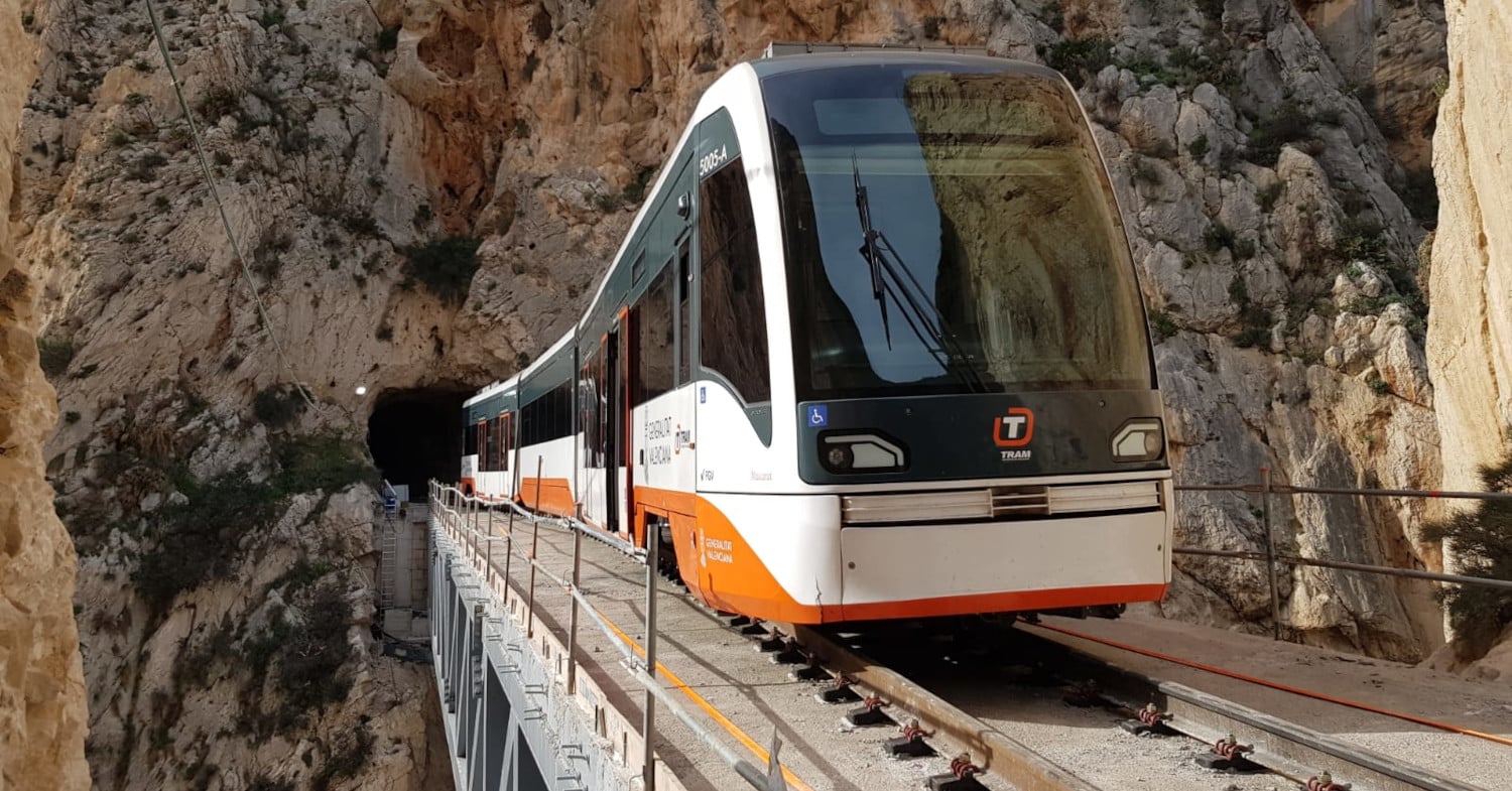 FGV completa la prueba de carga de los viaductos de Algar y Mascarat