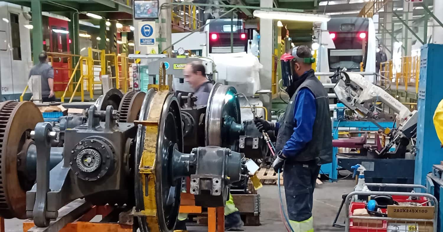 FGV invierte 5,5 millones en reparar los trenes afectados por la Dana