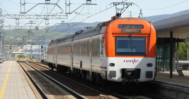 Renfe Media Distancia 448 series train in Calatayud. © MIGUEL BUSTOS.