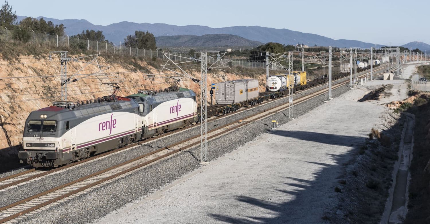 Renfe Mercancías deja de operar por el túnel del Pertús