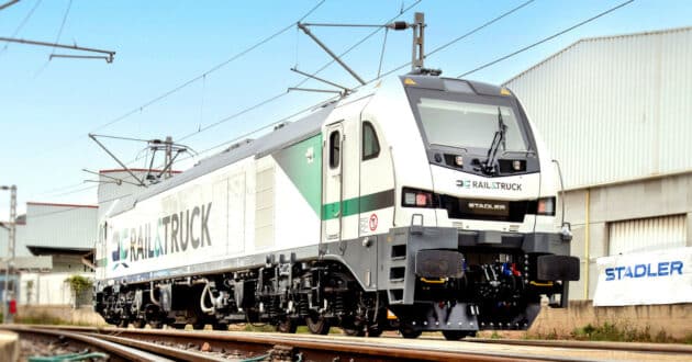 256-223 RAIL & TRUCK locomotive during the presentation at the Albuixech factory. © STADLER.
