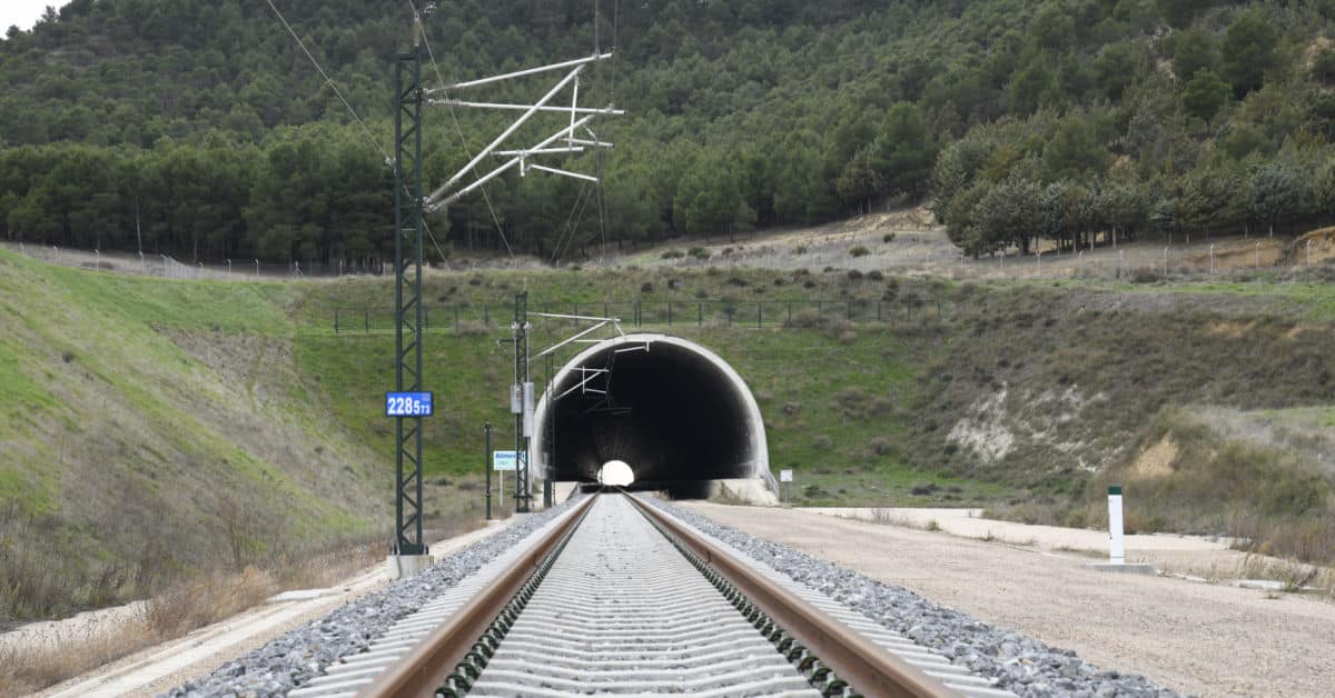 Adif AV logra una emisión bonos por 1.500 millones de euros con demanda récord