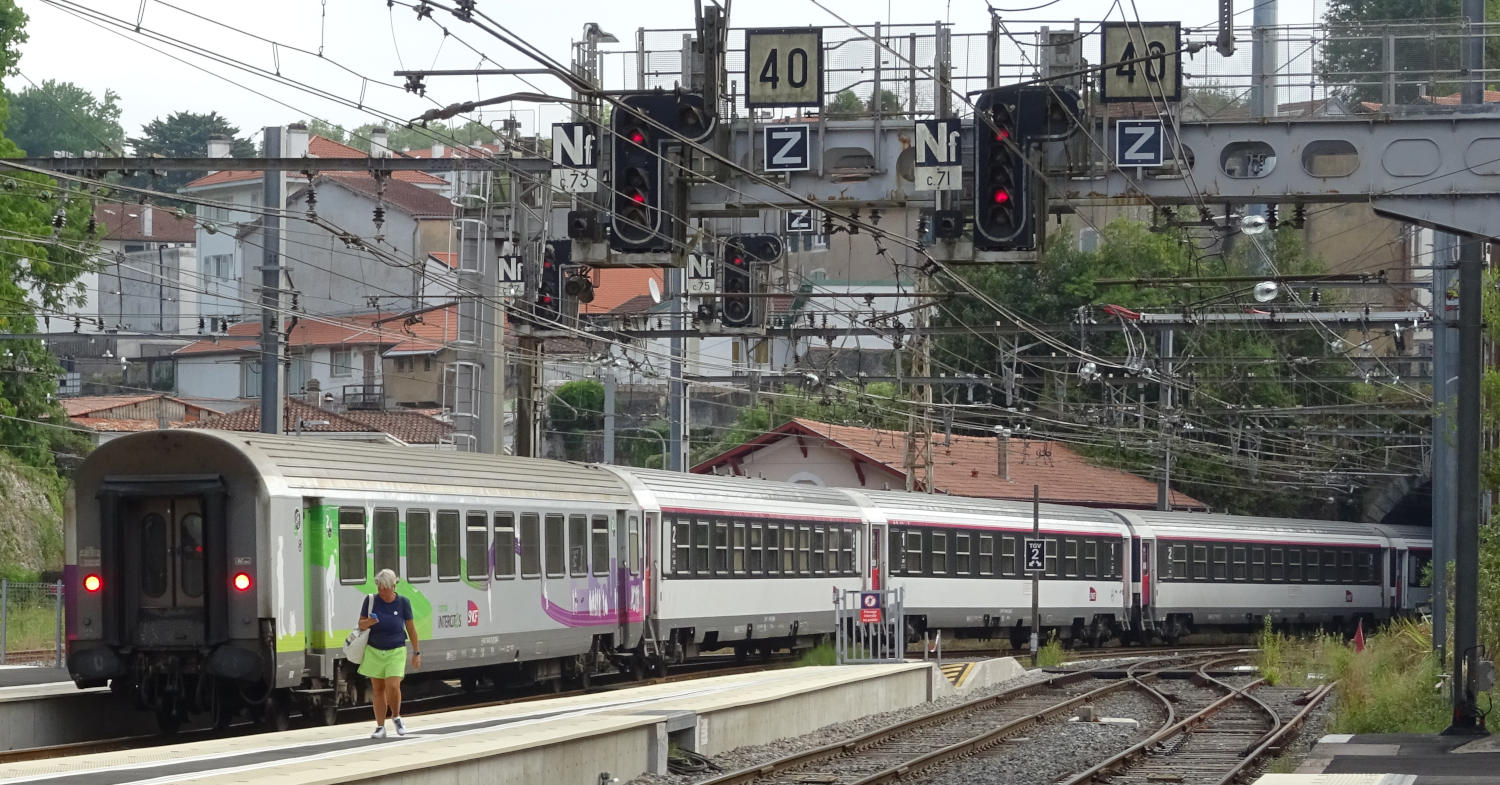 Francia anuncia la compra de 30 locomotoras y 180 coches para trenes nocturnos
