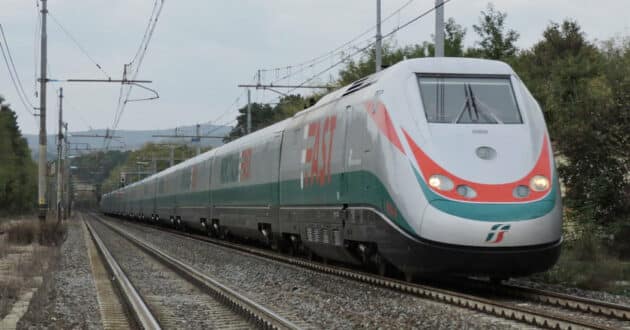 ETR 500 adapted for the Mercitalia Fast freight service running in 2019. (CC BY SA) CLIPPER98-WIKIMEDIA COMMONS. Cropped image