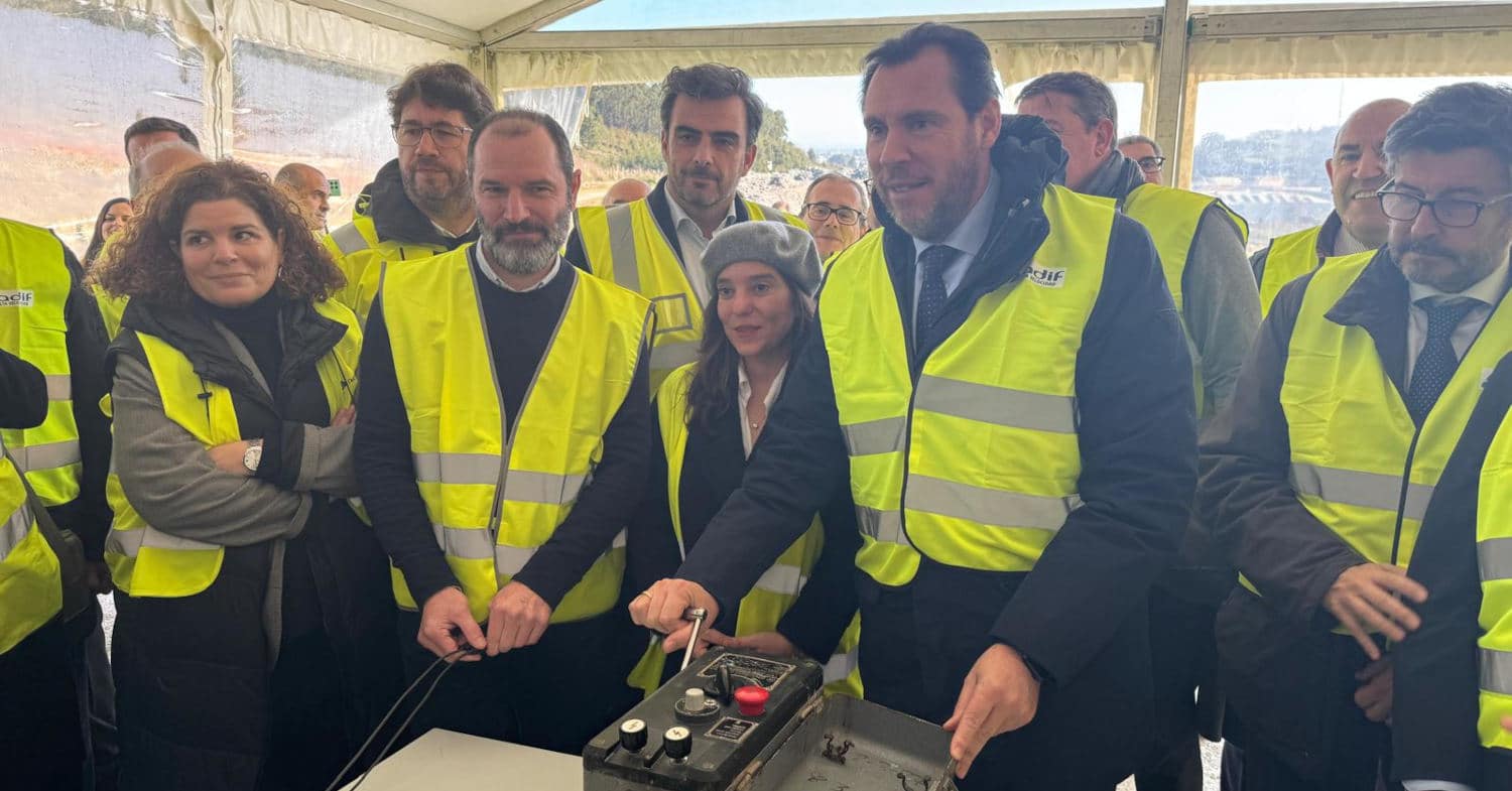 Puente attends the breakthrough of the main railway access tunnel to the outer harbour of La Coruña