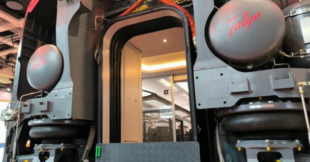 Passage between cars of a Talgo 230 train for the Danish company DSB. © MIGUEL BUSTOS.