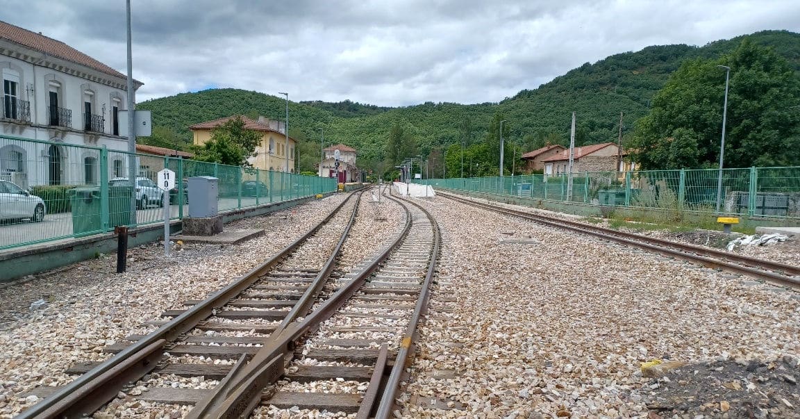 Adif tenders FRMCS pilot test on the León-Guardo line