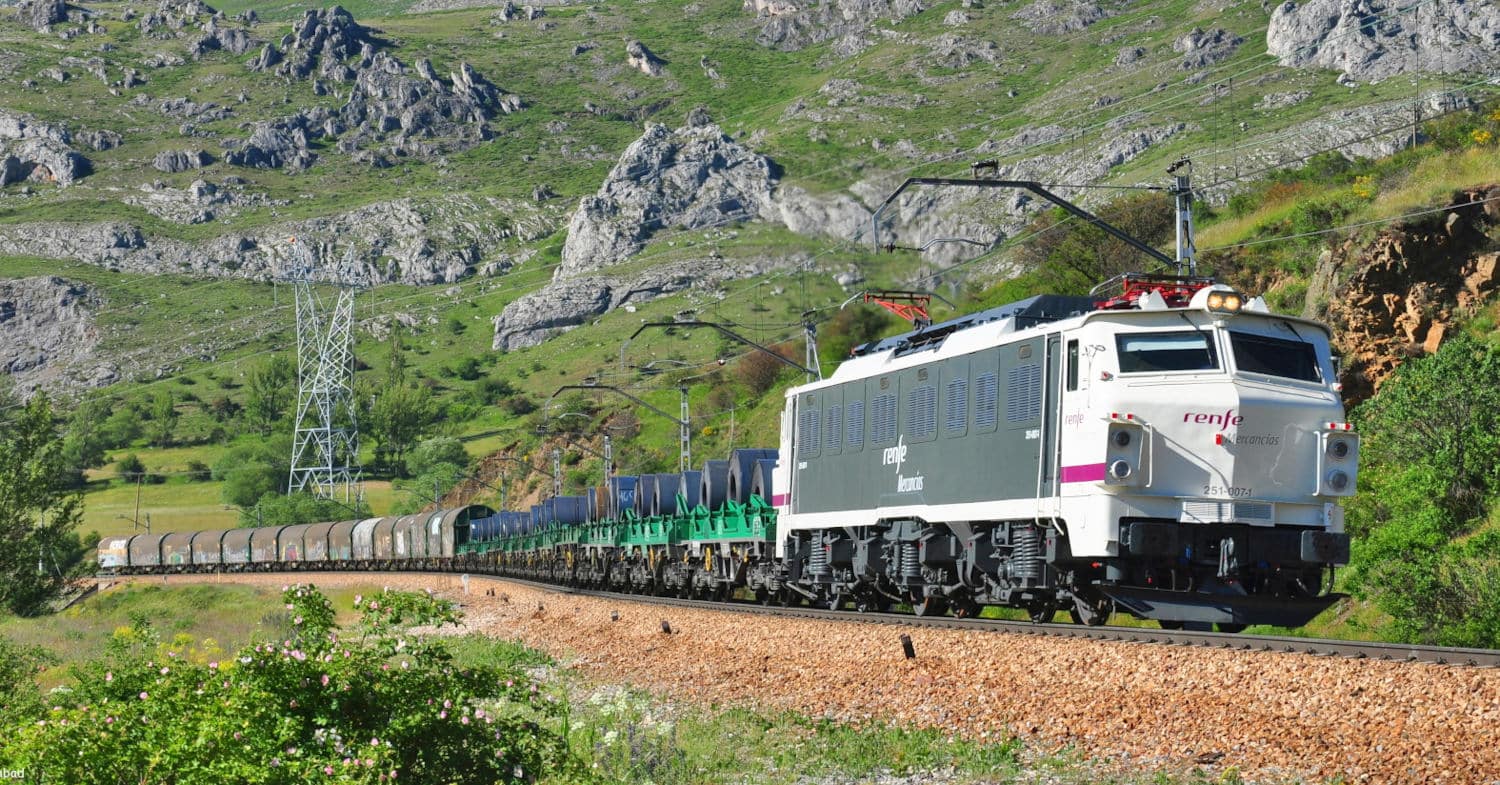 Renfe Presents its New Sustainability Master Plan to the UIC in Paris