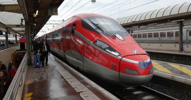 Ferrovie dello Stato, Trenitalia's parent company, joins forces with Evolyn to compete against Eurostar.