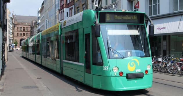 Tramway on line 8 in Basel, which, like the future Tramvalira, runs through two countries (CC BY SA) ALF VAN BEEM-Wikimedia Commons. Cropped image.