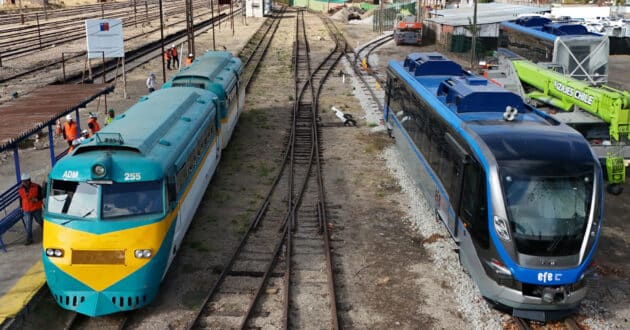 Ferrostaal rail and one of the new cars manufactured by Marcopolo at Talca station. © EFE TRENES DE CHILE.