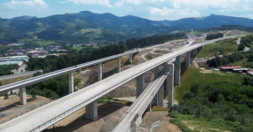 El Gobierno autoriza la instalación de la catenaria en la Y vasca