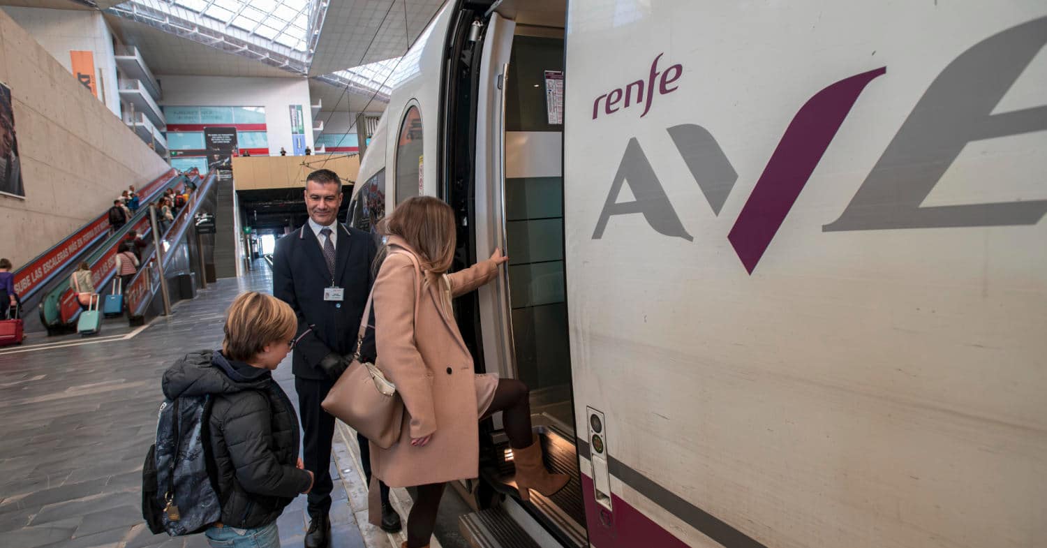 El ferrocarril español se recupera poco a poco del apagón