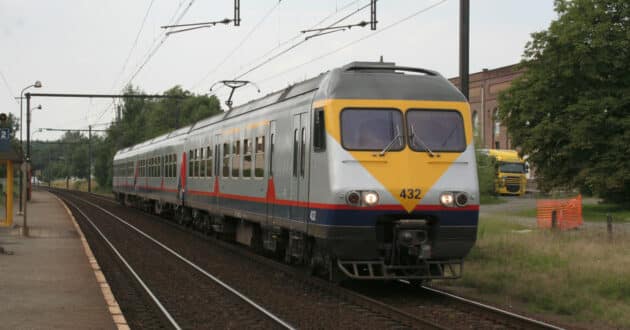 Train from SNCB's AM30 series, one of those to be replaced by the new trains (CC BY SA) WILLEM_90-Wikimedia Commons. Cropped image