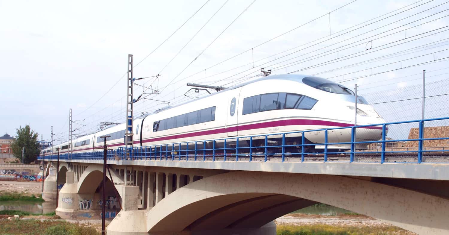 Renfe añade un nuevo AVE Madrid-Barcelona los jueves