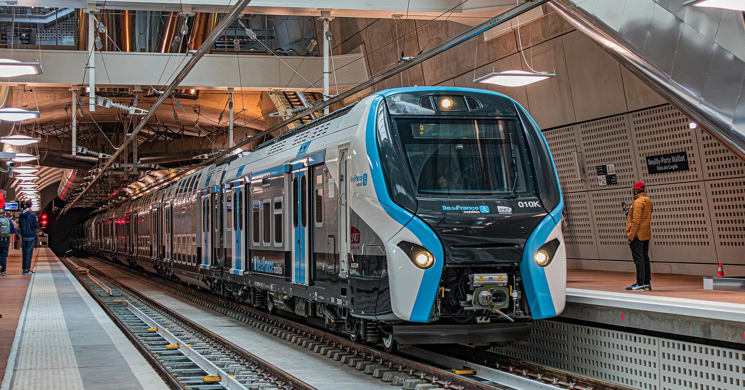 SNCF Voyageurs formaliza la compra de 96 trenes RER NG