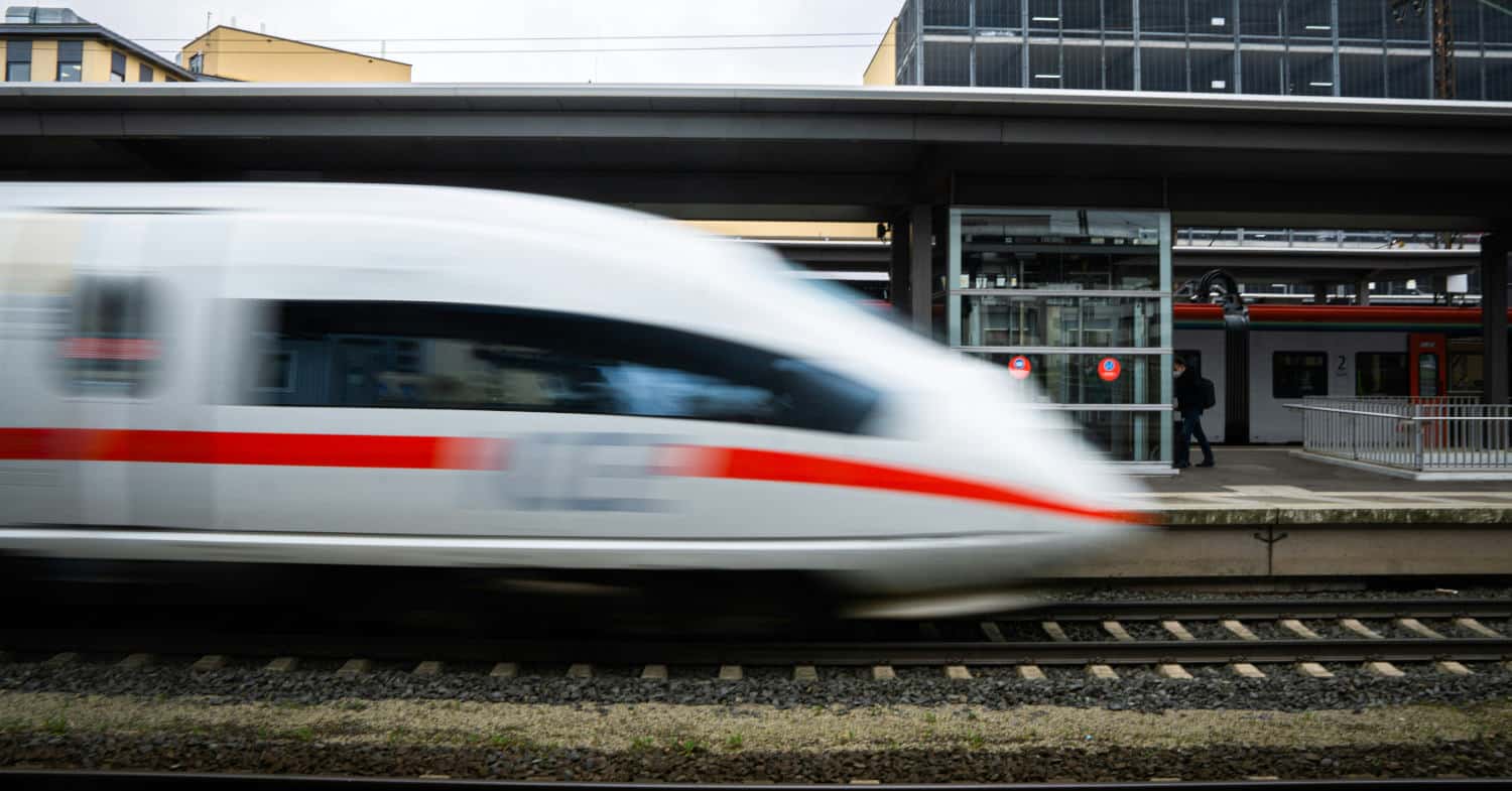 DB lanza un abono joven con viajes ilimitados los fines de semana en trenes ICE e Intercity