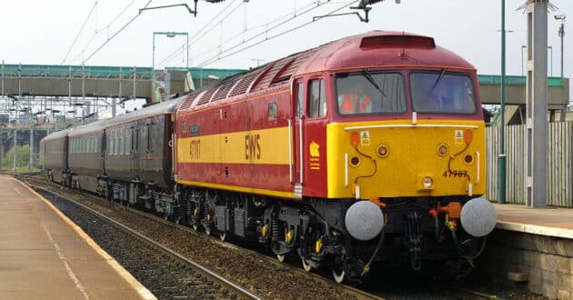 British Royal Train towed by locomotive 47787. (CC BY) STEVE JONES-Flickr. Cropped image.