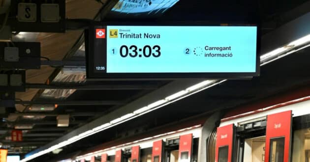 One of the new screens at Selva de Mar station on line 4 of the Barcelona metro. © TMB.