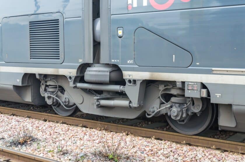 Bogie articulado de un tren de alta velocidad Avelia Eurodúplex. (CC BY SA) RAIL FOX (FLUFFTECH.NET)