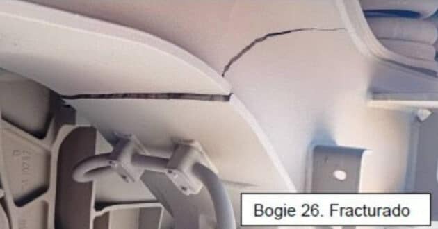 Imagen, filtrada de un informe, de la grieta producida en el bogie fisurado de un tren de la serie 106 en talleres.