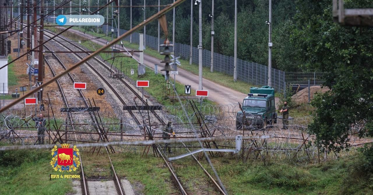 Poland cuts border railways with Belarus