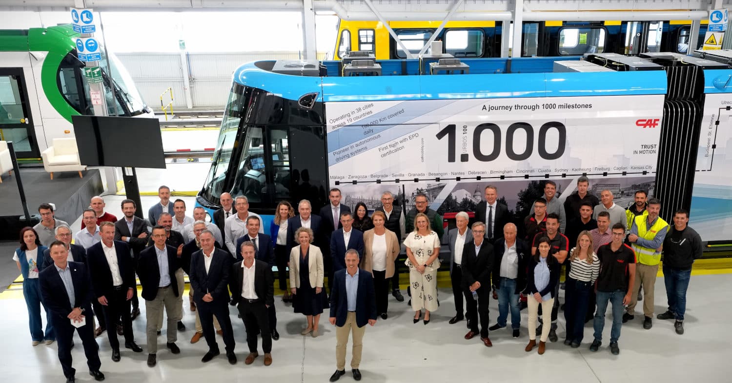 CAF celebra la fabricación de su tranvía Urbos número 1.000