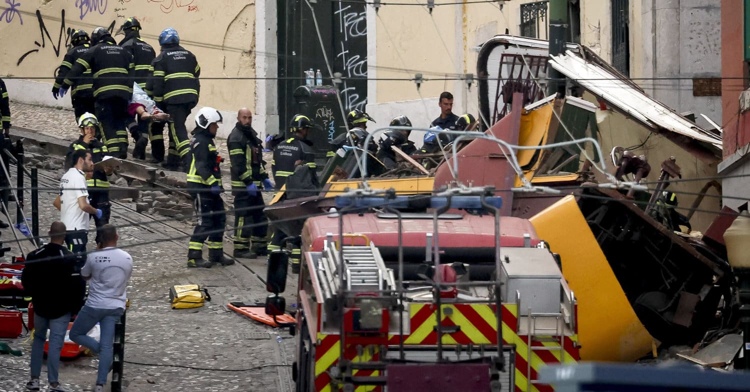 17 dead after cable breaks on the Elevador da Glória in Lisbon
