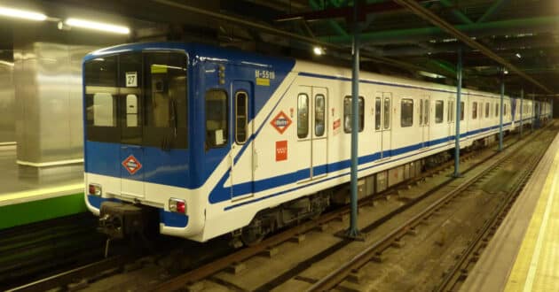 Series 5000-4 train at Príncipe Pío station on line 6. (CC BY SA) MIGUEL BUSTOS.